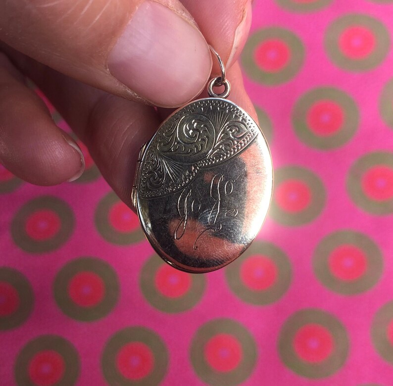 9ct Gold Engraved Oval Locket - Etsy