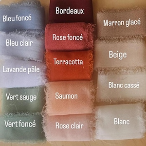 May include: A collection of fifteen fabric ribbon swatches with frayed edges, arranged in three vertical columns. Each swatch is labeled with text including Bordeaux, Rose fonce, Terracotta, Saumon, Rose clair, Bleu fonce, Bleu clair, Lavande pale, Vert sauge, Vert fonce, Marron glace, Beige, Blanc casse, and Blanc.