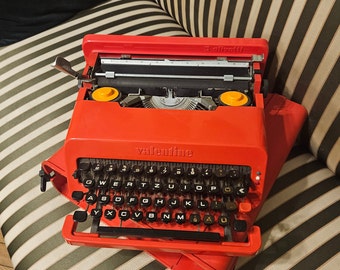 Macchina da scrivere Olivetti Valentine