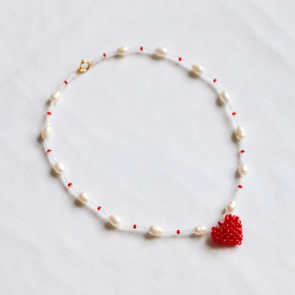 Collier pendentif Cœur Rouge en perles de verre et perles d'eau douce