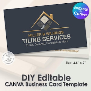 Könnte beinhalten: Dunkelblaue Visitenkartenvorlage mit dem Text "MILLER & WILKINGS TILING SERVICES" und einem Logo eines Hauses mit Fliesenmustern. Die Karte ist 8,9 cm x 5,1 cm groß und trägt die Aufschrift "DIY Editable CANVA Business Card Template".