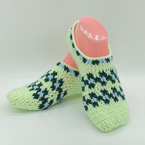 Slippers, gastenschoenen, pantoffels, hutschoenen, bedschoenen lichtgroen handgemaakt NIEUW