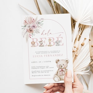 Girl bear baby shower invite spanish template, hola Bebé española invitación baby shower con oso, boho flowers safari animals invite -C107g