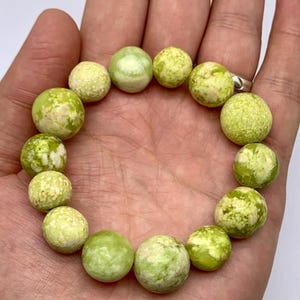 Handgemaakte serpentijnarmband 58 g uit Pakistan – natuurlijke groene steensieraden, uniseks polsbandje, genezend kristalcadeau
