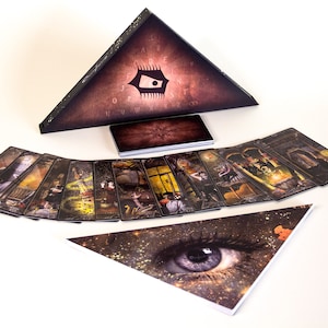 Oracolarium – um baralho de oráculos encantado cujas cartas ganham vida com animações de realidade aumentada. 28 cartas inspiradas no tarô e na sabedoria do oráculo