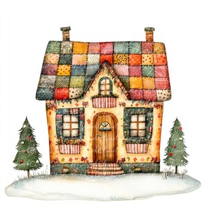 Op de afbeelding: Een fantasierijk peperkoekhuis met een patchworkdak, versierd met snoepstokken en strikken. Twee kleine groene dennenbomen met rode ornamenten staan aan weerszijden van het huis, dat tegen een besneeuwde achtergrond staat.