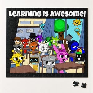 Może przedstawiać: Czarna układanka przedstawiająca scenę w klasie z postaciami z kreskówek. Układanka zawiera napis "LEARNING IS AWESOME!". Scena w klasie obejmuje biurka, okno i różne kolorowe postacie z kreskówek.