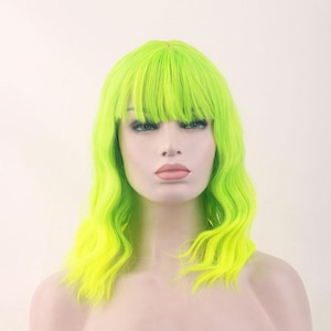 Green wig|Short wig with bangs|Fashion wig|Synthetic fiber headpiece wig|Noodle curly hair|Halloween wig|Role play