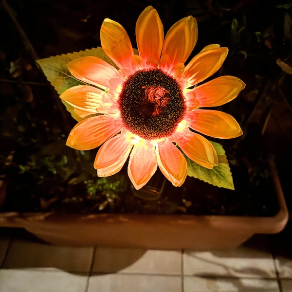 Sunflower Garden Solar Lamp, Waterproof Decorative Solar Lights for Outdoors, Solar-Powered Garden Ornament & Lighting