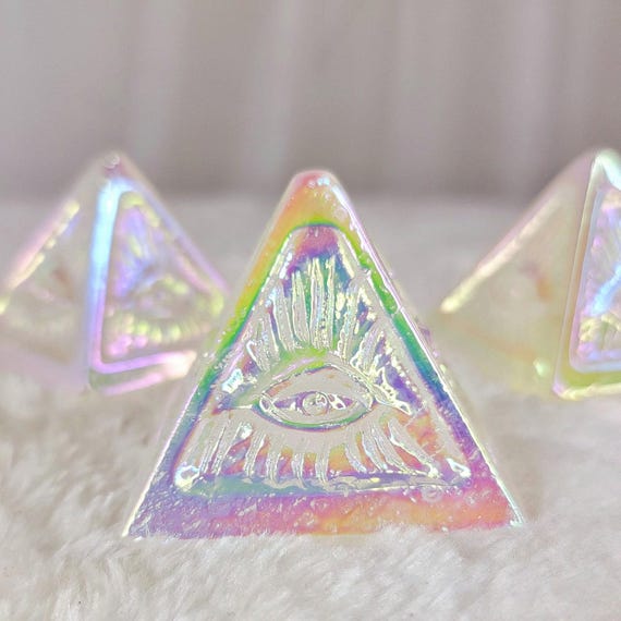 エンジェルオーラクォーツピラミッド、邪眼彫刻入りチタン