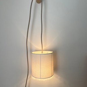 Ivory linen portable lamp. The delicacy of washed linen is found on these portable lamps highlighted with fine retro-style fringes. image 2