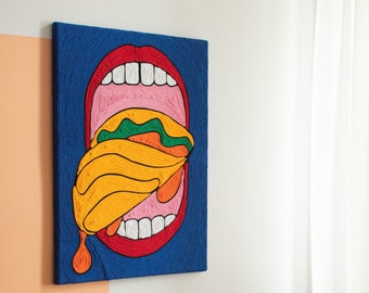 EAT YOUR TACO im funky Stil – einzigartiges großes Textilgemälde mit Lippen und Tacos, eklektische moderne Wanddekoration, Dopaminfarbe