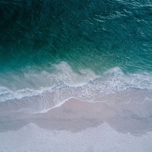 Ocean Breeze Fragrance Oil - For Candle Making, Soap Making, Room Sprays and more - Candeo Candle Supply