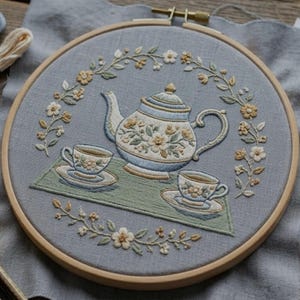 Blombroderimönster för vintagetekanna, Hoop Art för testund i stuga (PDF-nedladdning)