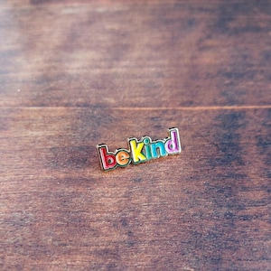Broche "Seja gentil", letras de arco-íris, empoderamento, gentileza, presentes para ela, broche de lapela, emblemas de gentileza, presentes para menores de 5 anos