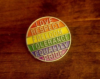 Speldbadge Rainbow Pride: liefde, respect, vrijheid