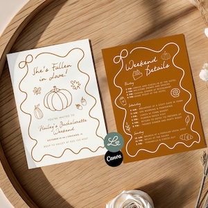 Puede incluir: Dos tarjetas de invitación con temática otoñal sobre una bandeja de madera. Una tarjeta es blanca con una ilustración de calabaza y el texto "She's Fallen in Love!". La otra tarjeta es naranja con "Weekend Details". El logotipo de Canva es visible.