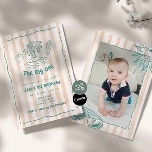 Op de afbeelding: Twee uitnodigingen met een strandthema. Eén heeft de tekst "The Big One" en "Jack's 1st Birthday" met een illustratie van een palmboom, surfplank en kokosnoot. De andere toont een baby. Beide hebben een gestreepte achtergrond.