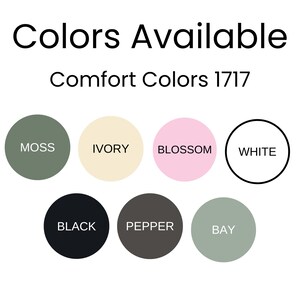 Może przedstawiać: Paleta kolor&oacute;w przedstawiająca osiem r&oacute;żnych kolor&oacute;w dostępnych dla Comfort Colors 1717: Mch, Kość słoniowa, Kwiat, Biały, Czarny, Pieprz, Zatoka.