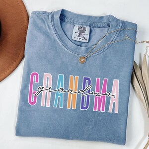Comfort Colors Grandma Shirt, Grandma Shirt, Mother&#39;s day Gift, Best Grandma Gift, Nana Shirt, Grandma Reveal Gifts, New Grandma Shirt Gift