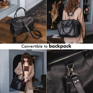 K&ouml;nnte beinhalten: Eine schwarze Ledertasche mit Rei&szlig;verschluss und abnehmbarem Trageriemen. Die Tasche kann mit den verstellbaren Riemen in einen Rucksack umgewandelt werden.  Umwandelbar in einen Rucksack.