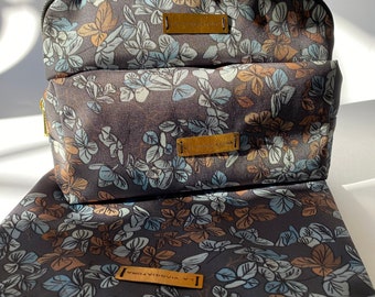 Stampa fiori blu su trousse per Make-up