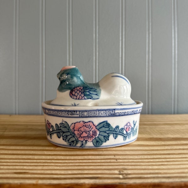 Vintage Chinoiserie Hen on Nest