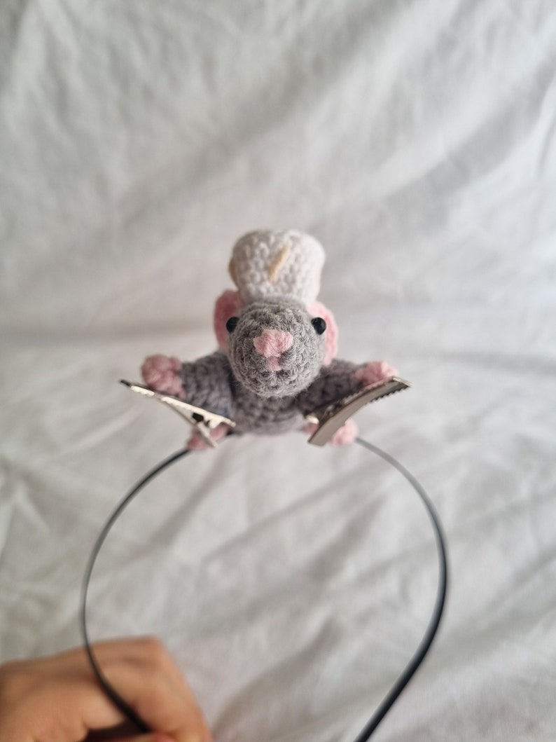 Serre-tête ratatouile au crochet, serre-tête ratatouille au crochet, accessoires pour cheveux, chef souris, pinces à cheveux, amigurumi, fait main, serre-tête Remy image 4