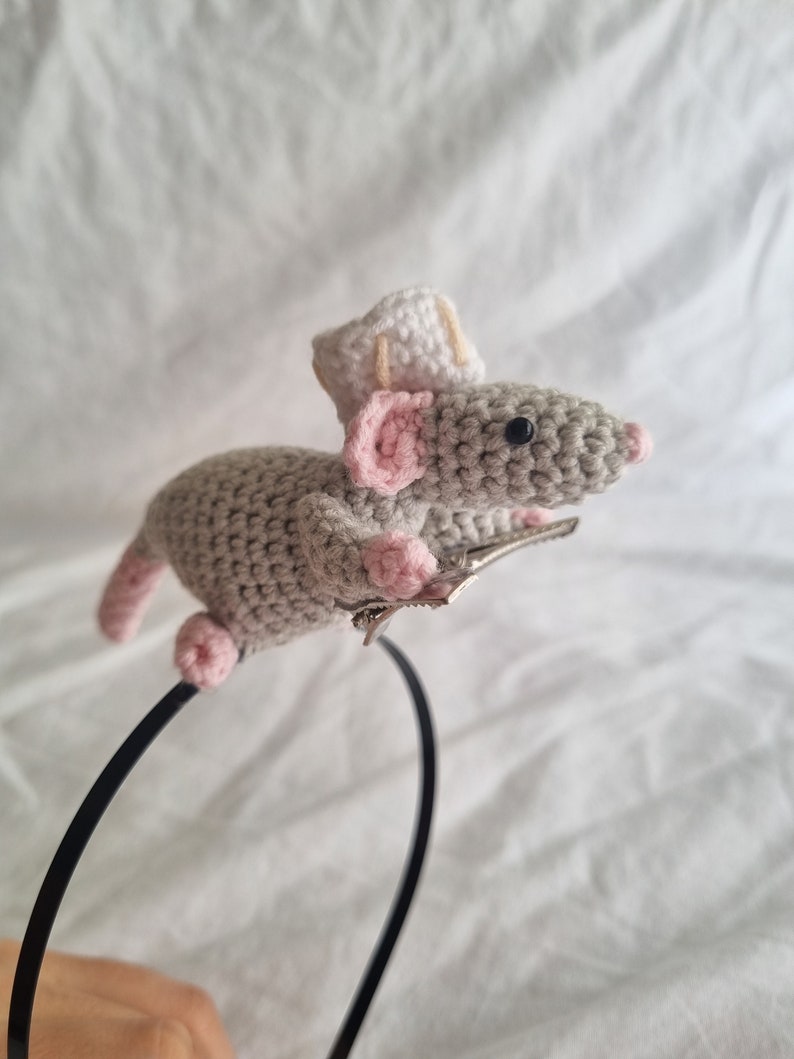 Serre-tête ratatouile au crochet, serre-tête ratatouille au crochet, accessoires pour cheveux, chef souris, pinces à cheveux, amigurumi, fait main, serre-tête Remy image 7