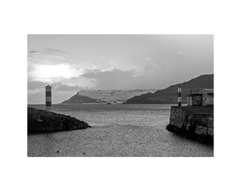 Entrée du port de Carnlough - Impression originale en noir et blanc en montage