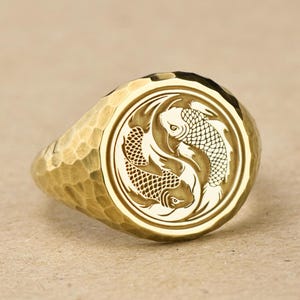 14K Gold Koi Fish Signet Ring, Hammered Japanese Jewelry, Yin Yang Symbol Ring, Strength Gift for Him, Spiritual Protection Ring, Koi Ring
