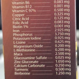 Pode incluir: Um r&oacute;tulo de produto com o texto "MAXIMUM ENERGY ALL DAY !!!!" lista ingredientes e quantidades por 60 ml. O r&oacute;tulo inclui vitaminas, minerais e outros compostos. O produto &eacute; fabricado pela VitoFarma-Pets' Supplements em Miami, FL, EUA.