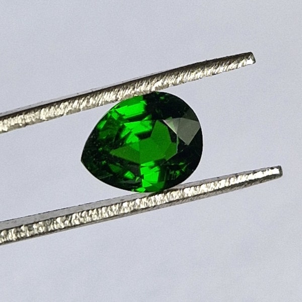 Chrome Diopside gem 0.9ct. Russia..