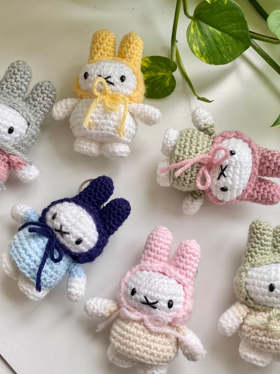 Coniglietto con cappello Portachiavi all'uncinetto Tema verde