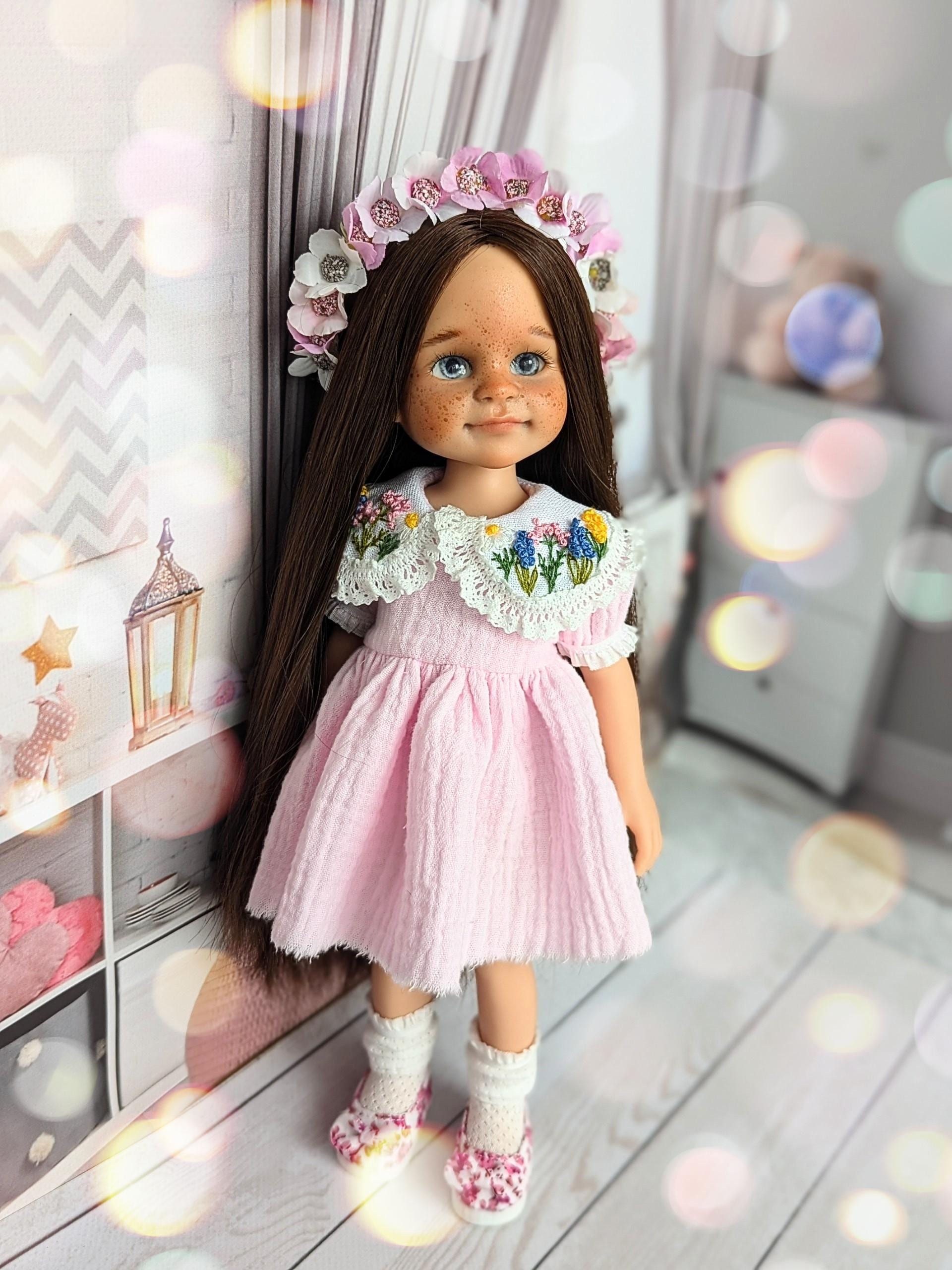 OOAK パオラ・レイナ リペイントドール：手刺繍ドレスのカスタムアート