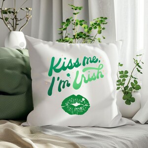 St Patrick&#39;s Day Decorations Kiss Me I&#39;m Irish Pillow Irish Pride Decor Cute Saint Patricks Day Gift St Paddy&#39;s Day Gift Shamrock Theme