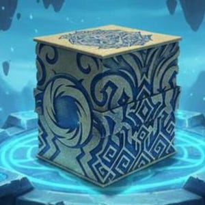 Könnte beinhalten: Detaillierte Illustration eines würfelförmigen Objekts mit komplizierten blauen und goldenen Mustern. Der Würfel steht auf einer leuchtenden blauen Plattform, vor einer Fantasielandschaft mit schwebenden Inseln und Sternenhimmel. Mystisches Thema.