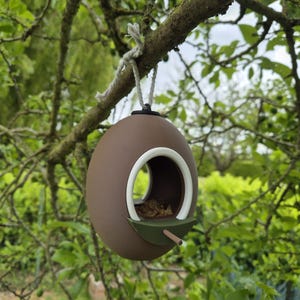 Bird Feeder &quot;L&#39;œuf&quot; – Unique Eco-Friendly Garden Gift, Handmade 3D Printed Egg Design