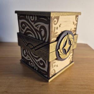 Lorcana - L'Écrin de l'Arcanum – Deck box bois & PLA peint à la main – Boîte 125 cartes sleevées – Gravure laser – Rangement TCG