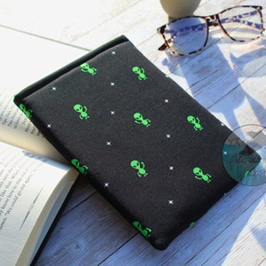 Cryptids alien trippy padded kindle sleeve paperwhite e-reader tablet ebook sleeves fabric case kindle accessories oceancustom kindle cover