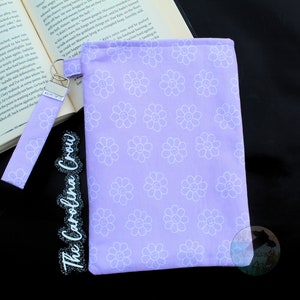 Retro book sleeve with matching wristlet keychain / kindle sleeve / book cover / ereader case / tablet iPad computer accessories / booktok