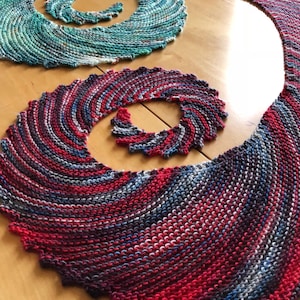 Beginner Garter Stitch Shawl Pattern - One Skein Wonder Scarf Knitting Tutorial - Reversible Knitwear - PDF Digital Download