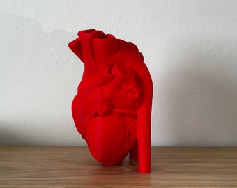 Jarrón en forma de corazón impreso en 3D en rojo vibrante con plástico reciclado, decoración del hogar ecológica