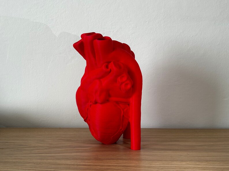 Vase en forme de cœur imprimé en 3D en rouge vif avec plastique recyclé, décoration intérieure respectueuse de lenvironnement image 1