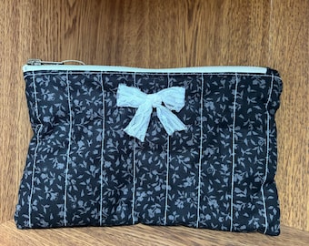 Bolsa acolchada con cremallera hecha a mano
