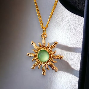 Green Sun Necklace, Vintage Gold and Light Green Acrylic Sun Necklace for Women Gift for Summer