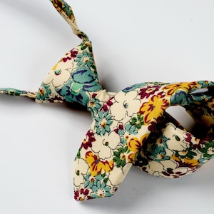 Light Blue & Yellow Boys Floral Tie, Childrens Pretied Necktie for Kids 1-12, Adjustable Toddler Cotton Tie, White and Green Flower - Austin