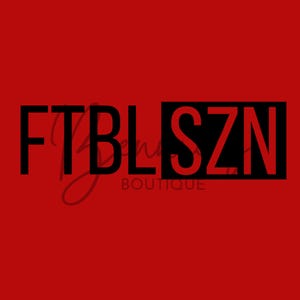 Puede incluir: Fondo rojo con el texto negro "FTBL SZN", con "SZN" en un rectángulo negro. La palabra "BOUTIQUE" está debajo del texto en una fuente más pequeña. Se utiliza una fuente cursiva para las letras del medio.