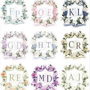 Op de afbeelding: Een collectie van negen vierkante aquarelillustraties met bloemenkransen rondom monogrammen en trouwdetails. Elk ontwerp bevat botanische elementen, schreefletters en linten met daarop de namen van steden en datums afgedrukt.