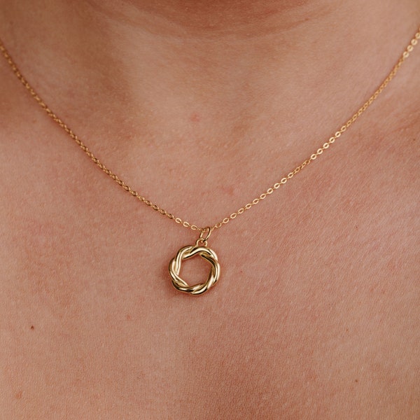 Dainty Chain with Braided Round Pendant 14K Gold Elegant Minimal Feminine Jewelry Sleek Classic Circle Necklace Mother Gift Idea